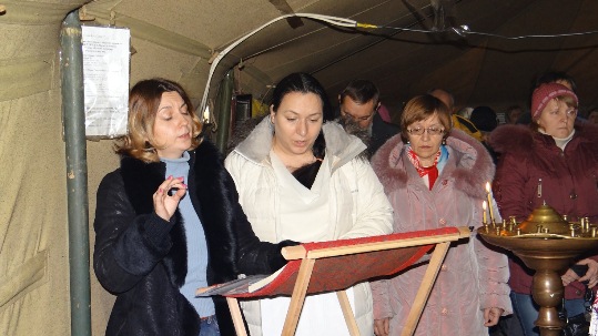Зображення до публікації: Священики Київської громади відправили Службу Божу на Майдані (ФОТО)