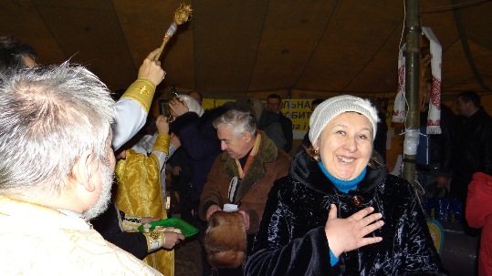 Зображення до публікації: Священики Київської громади відправили Службу Божу на Майдані (ФОТО)