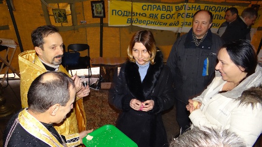 Зображення до публікації: Священики Київської громади відправили Службу Божу на Майдані (ФОТО)