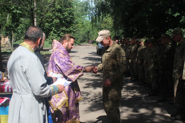 Зображення до публікації: Капелани Апостольської Православної Церкви в Україні відвідали військові частини ЗСУ