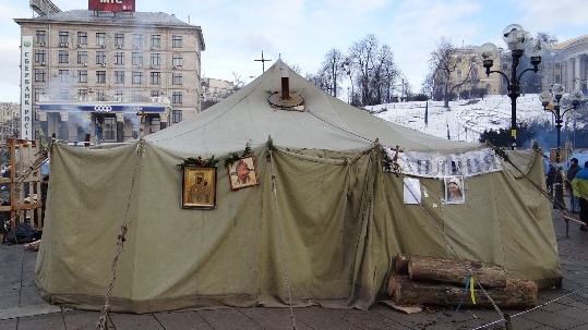 Зображення до публікації: Священики Київської громади відправили Службу Божу на Майдані (ФОТО)
