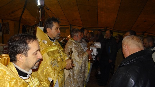 Зображення до публікації: Священики Київської громади відправили Службу Божу на Майдані (ФОТО)