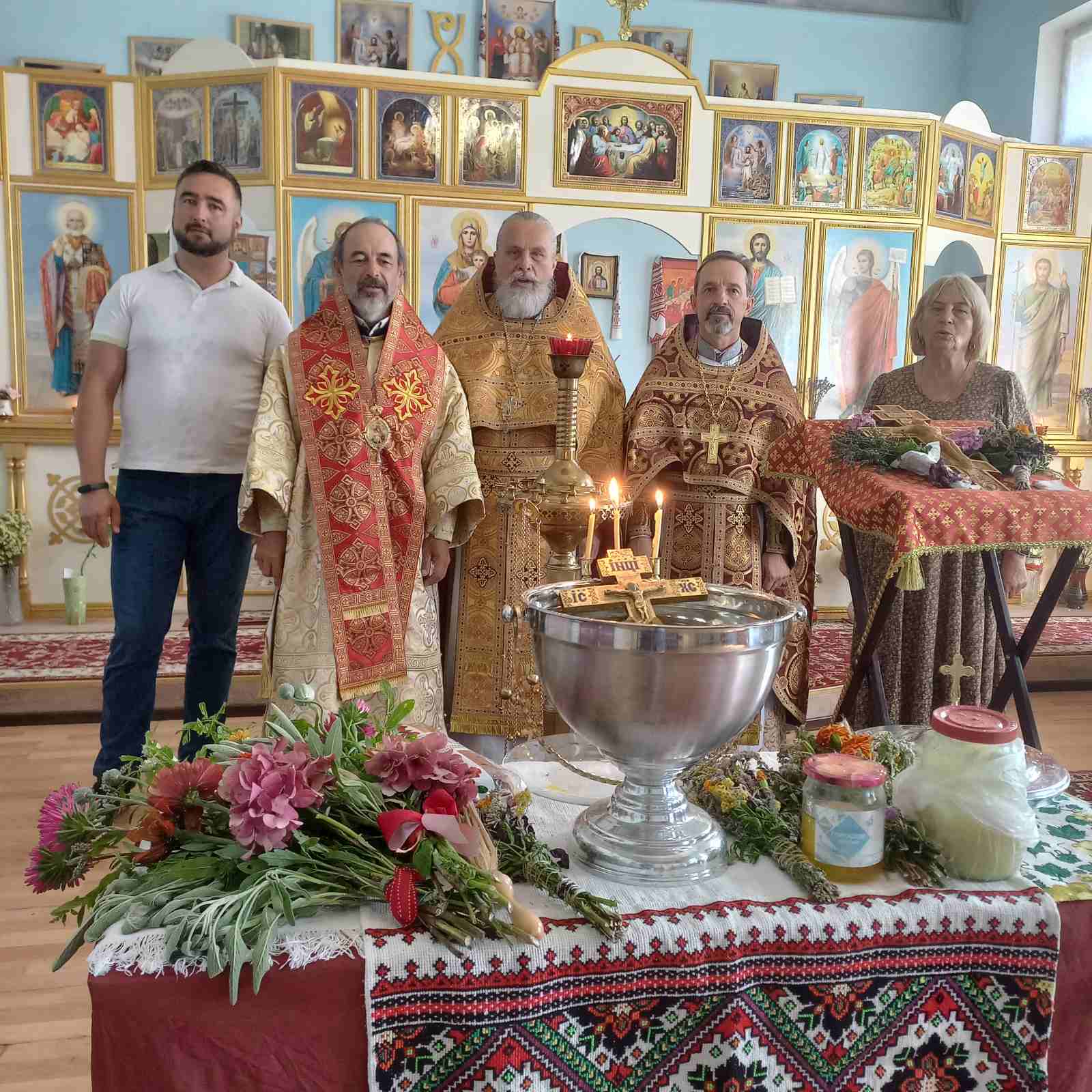Зображення до публікації: Винесення чесних древ животворчого Хреста Господнього. Свято Всемилостивого Спасителя (Спаса) та Пресвятої Богородиці (1