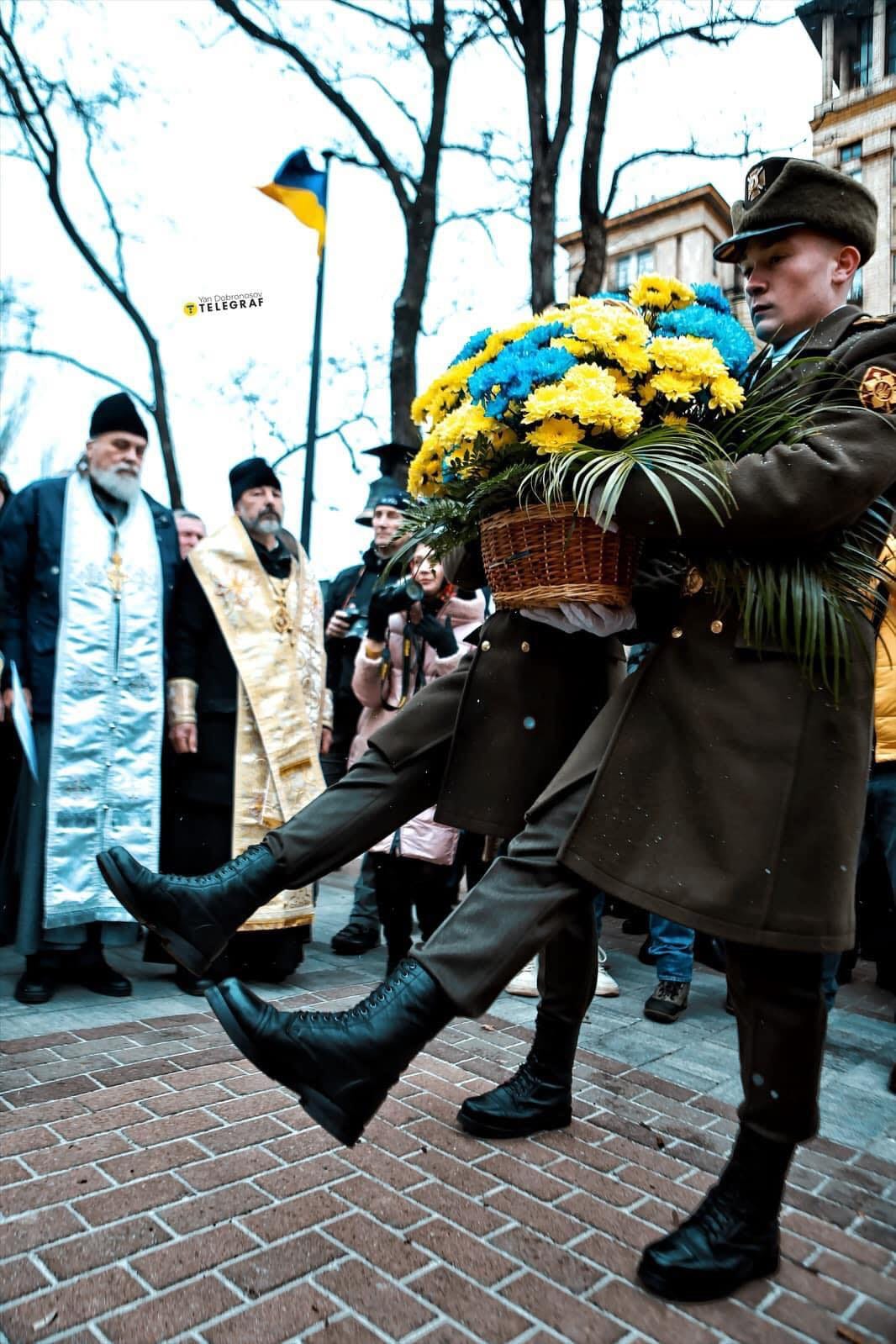 Зображення до публікації: Панахида пам’яті полеглих.Алея Героїв Небесної сотні. 10 РОКІВ ПАМ’ЯТІ.