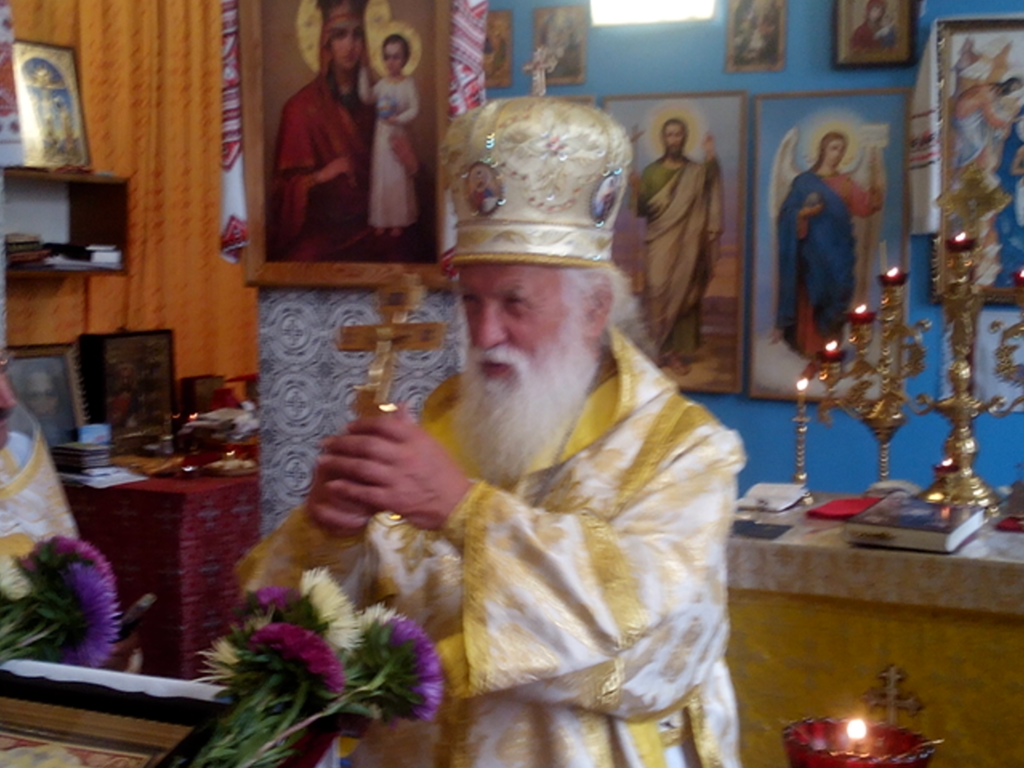 Зображення до публікації: Митрополит Стефан очолив літургію у Богоявленській громаді на свято Успіння Пресвятої Богородиці