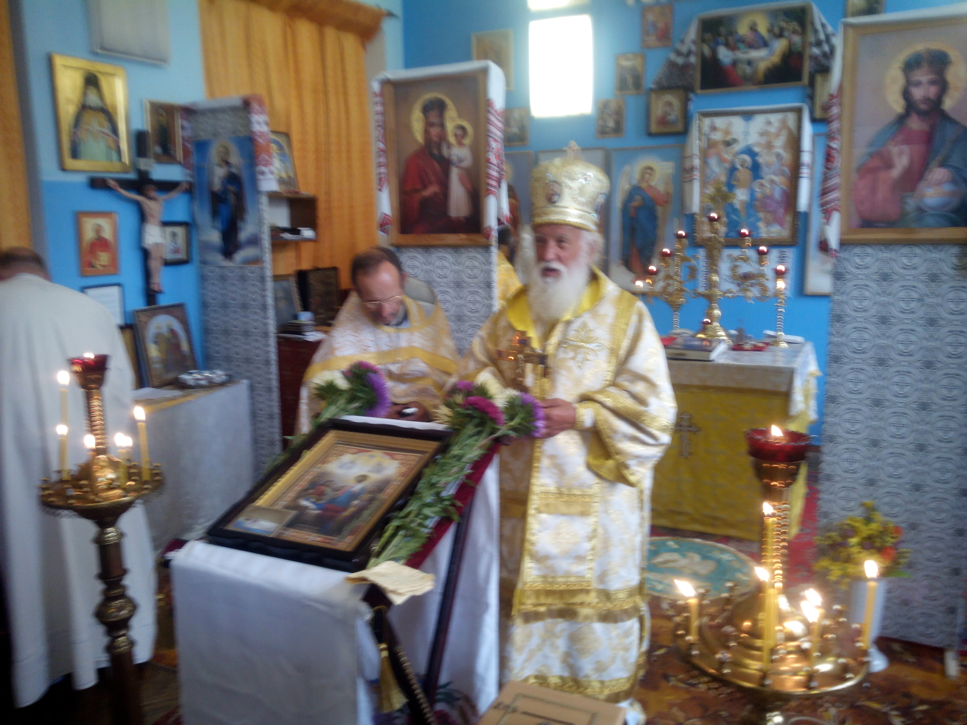Зображення до публікації: Митрополит Стефан очолив літургію у Богоявленській громаді на свято Успіння Пресвятої Богородиці
