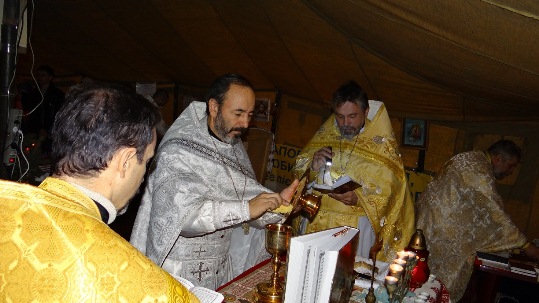 Зображення до публікації: Священики Київської громади відправили Службу Божу на Майдані (ФОТО)