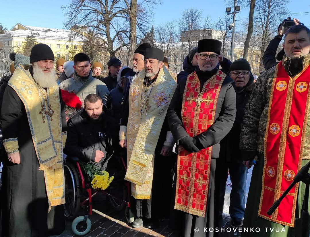 Зображення до публікації: 20.02.2025 р. Священство Богоявленської громади УАПЦ взяло участь у щорічних меморіальних заходах по вшануванню полеглих