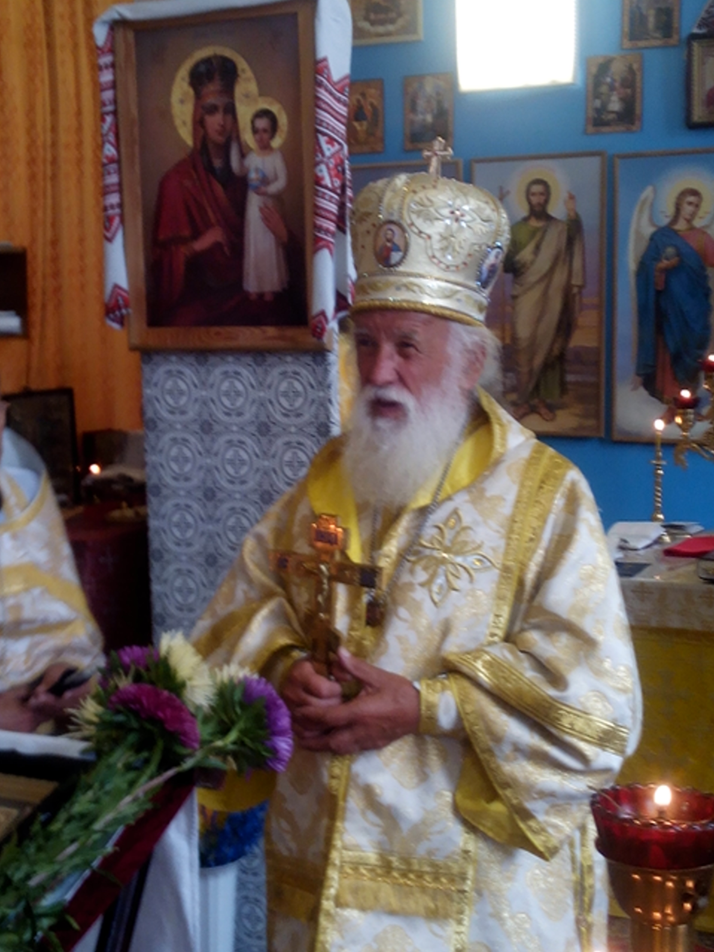 Зображення до публікації: Митрополит Стефан очолив літургію у Богоявленській громаді на свято Успіння Пресвятої Богородиці