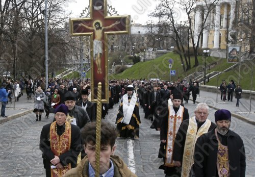 Зображення до публікації: Священики Київської громади взяли участь у Хресній ході за мир в Україні