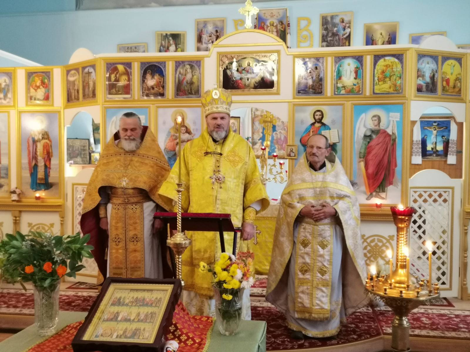 Зображення до публікації: Літургія в неділю 20 по п`ятидесятниці. Співслужіння з архиєпископом Львівським та Галицьким Костянтином.